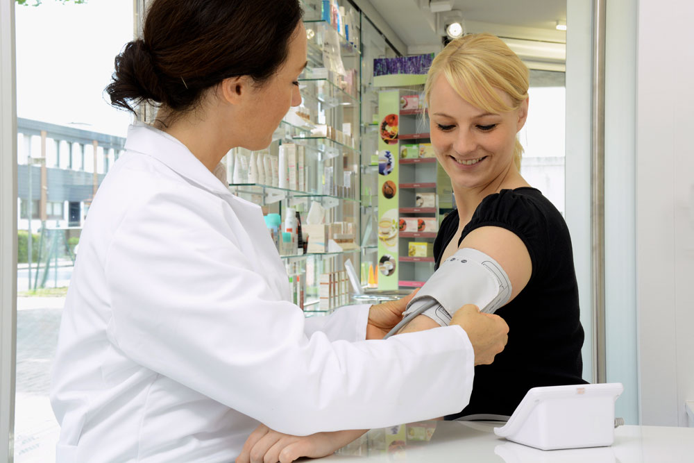 Bild - Kundenservice Blutdruckmessung am Oberarm Bild - Kundenservice Blutdruckmessung am Oberarm